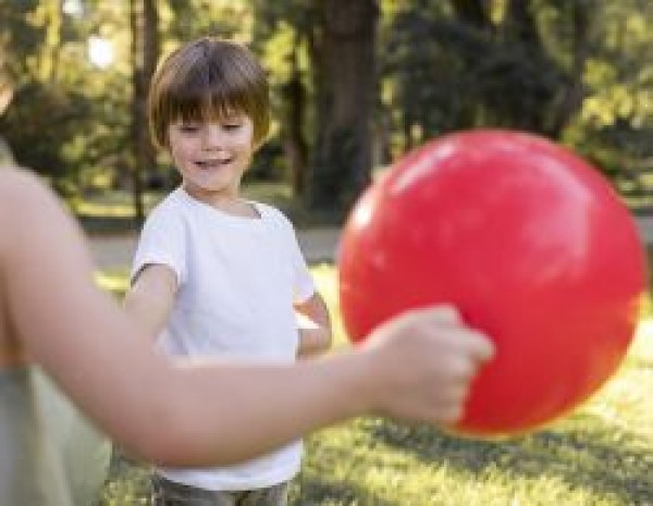 Tenis dla dzieci – czy baloniki to dobry sposób na naukę?